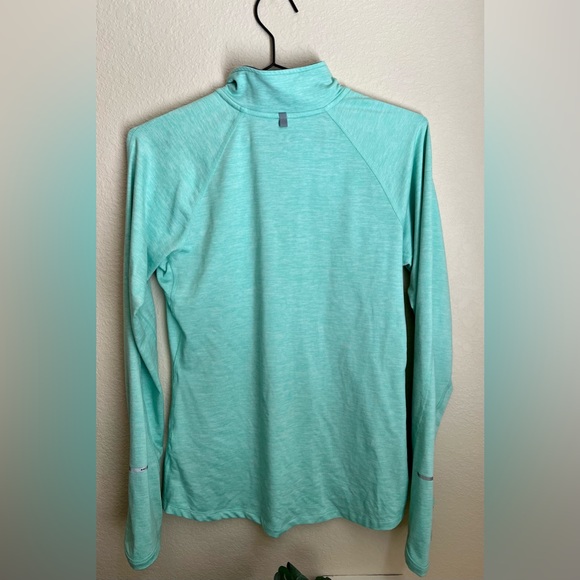 Nike Runners Pull Over - Picture 2 of 4